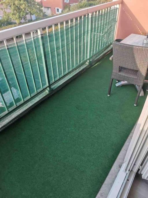 Charmant Appartement Au Calme Bourg-en-Bresse Exterior foto